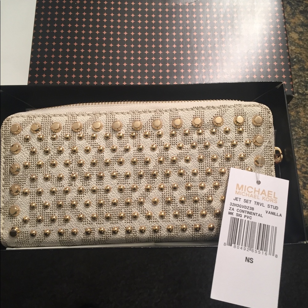 NWT Michael Kors jet set travel wallet